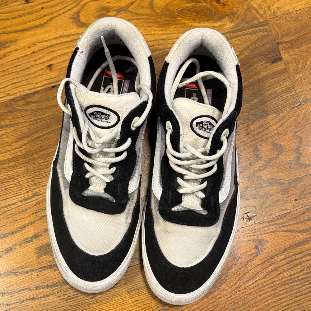 Vans Men's Black and White Sneakers